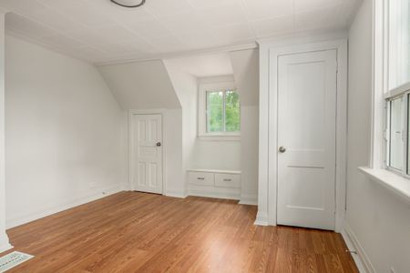 For Lease - 129 Major Mackenzie Drive, Richmond Hill, Ontario - Photo 2