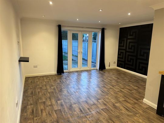 Cherry Road, Wisbech - Photo 1