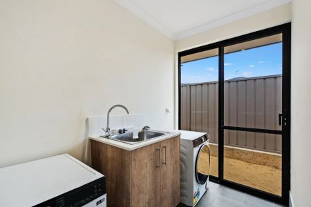 27 Cadmium Street, - Photo 3