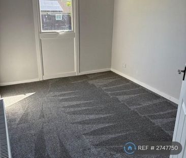 4 bedroom end of terrace house to rent - Photo 1