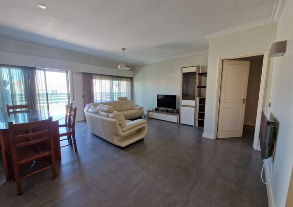 Apartamento T3 Renovado na Praia da Barra - 2ª Linha do Mar.