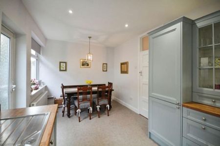 4 bedroom bungalow to rent - Photo 3