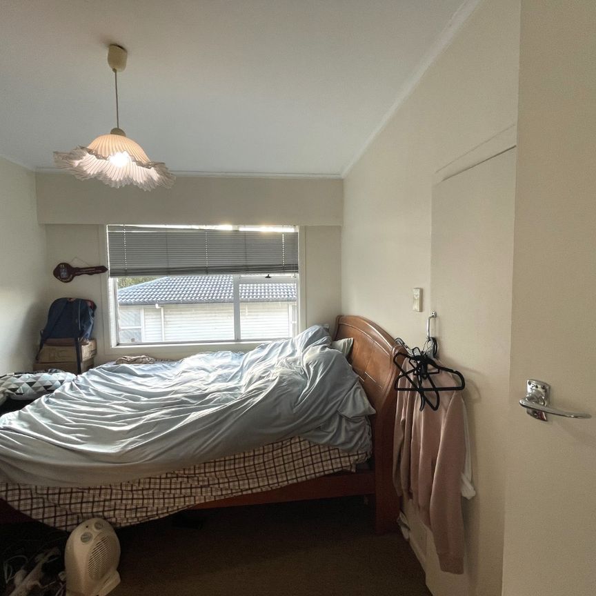 Newly Renovated 3 Bedroom Home – Prime Pakuranga Location - Photo 1