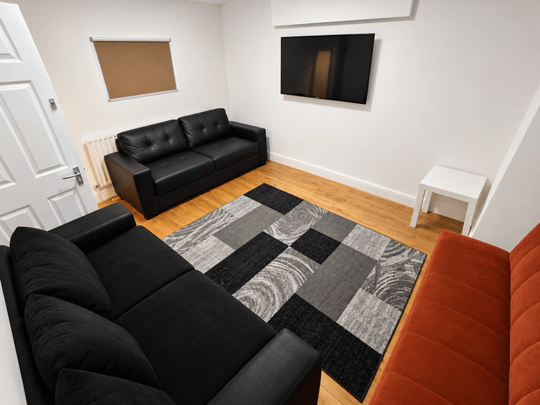 6 bedroom end of terrace house to rent - Photo 1