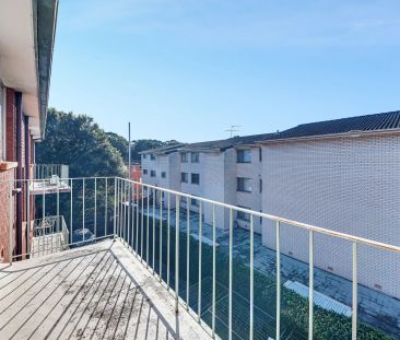 Light-filled One Bedroom in Ultra-Convenient Location - Photo 5