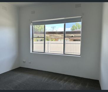 Cozy 1 bedroom unit with modern comforts! - Photo 5