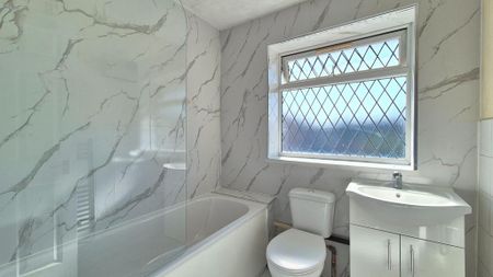 3 bedroom terraced house to rent - Photo 2