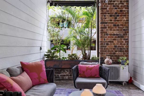 Chic warehouse conversion in the heart of Chippendale - Photo 1