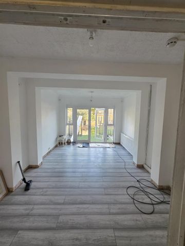 5 bedroom end of terrace house to rent - Photo 2