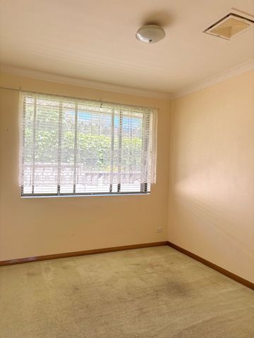 LOW MAINTENANCE & EXTRA SPACIOUS - Photo 2