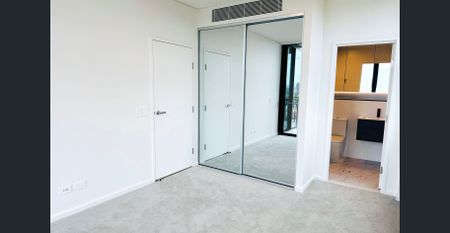 Penthouse Brand New 2 Bedroom | CBD View | Kitchen Island | Electronic Blinds | Plenty of Natural Lights | Quiet | Secure | - Photo 5