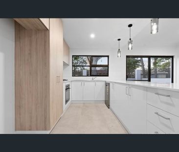 4-Bedroom (2 Master Bedrooms) 3-Bathroom Home - Photo 3