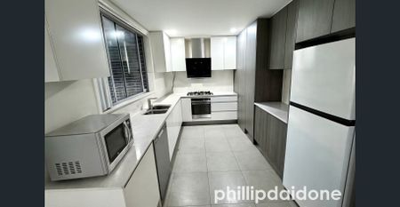 MODERN 4-BEDROOM FAMILY DUPLEX IN PRIME LOCATION - Photo 2