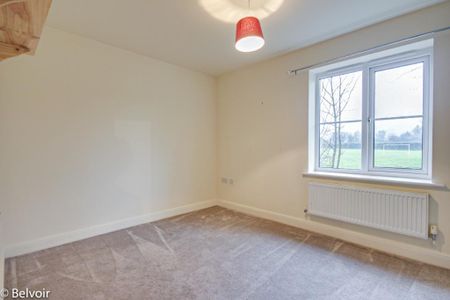 5 bedroom semi-detached house to rent - Photo 3