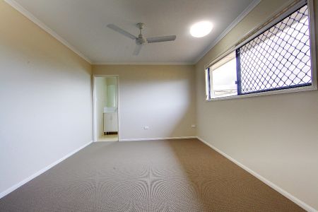 MODERN + WELL PRESENTED 4 BEDROOM HOME IN BURDELL - Photo 2