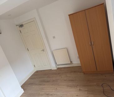 1 Bed Bungalow, Mellison Road, SW17 - Photo 4