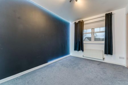 4 bedroom detached house to rent - Photo 2