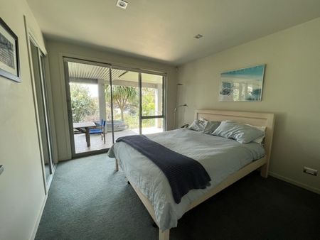 CALLING ALL TENANTS WANTING A FABULOUS HOME IN A FABULOUS LOCATION WITH A FABULOUS SEA VIEW! - Photo 3