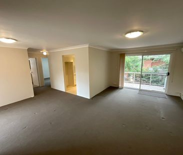 Peaceful apartment with 2 balconies & prime position - Photo 2