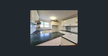 Charming Family Home in Prime Girraween Location! - Photo 5