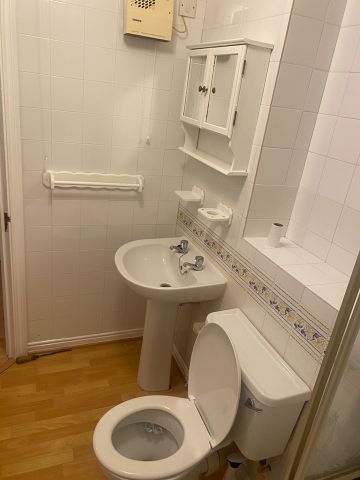 1 Bed Flat, Rothesay Court, SE6 - Photo 5