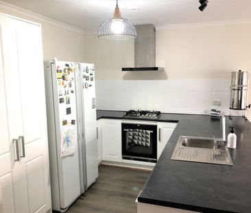 Great Value For Money Home With Solar! - Photo 6