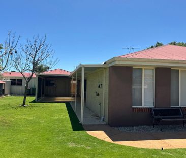 LARGE FAMILY HOME IN EATON - Photo 3