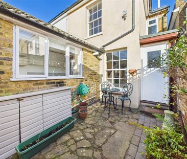 2 bedroom semi-detached house to rent - Photo 6