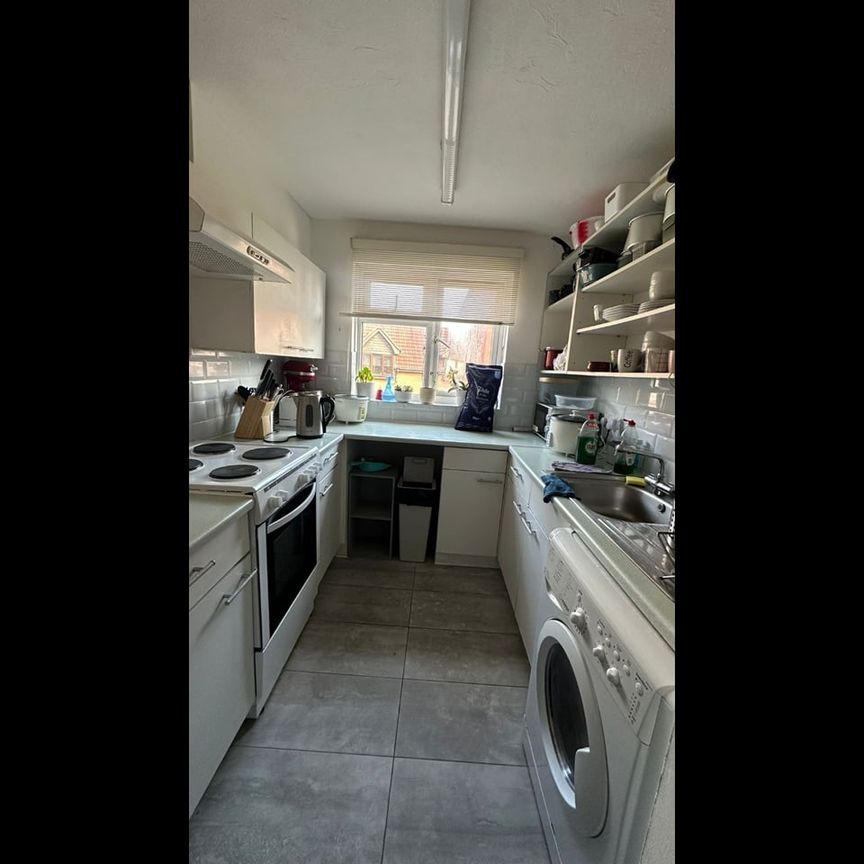 Room in a Shared Flat, Sterling Gardens, SE14 - Photo 1
