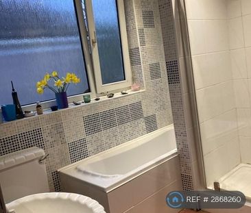 1 bedroom in a house share to rent - Photo 5