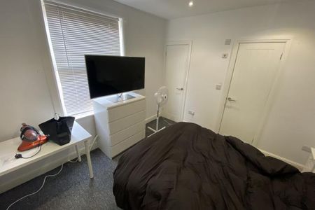 Granby Grove , - Photo 5