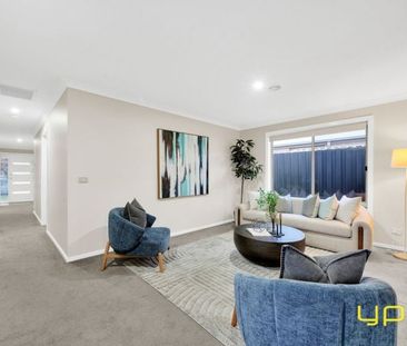 Don’t miss this stunning family rental in Lynbrook! - Photo 4