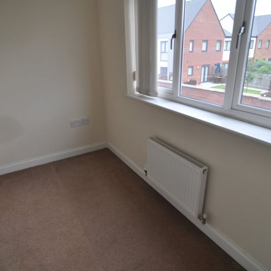 3 bed Town House - To Let - Photo 1
