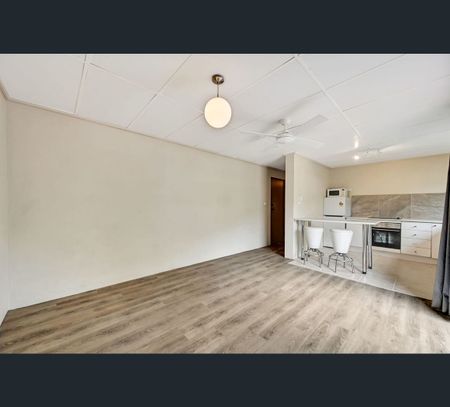 14/1 Burke Street, North Ward, Qld 4810 - Photo 2