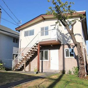 Bright & Spacious 3-Bed, 1.5 Bath Upper-Level Unfurnished Home Rental - Photo 2