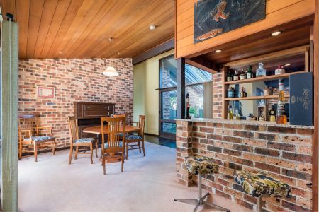 Spacious 4 Bedroom Contemporary Home! - Photo 4