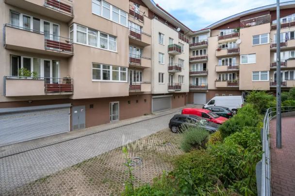 Útulný byt 2+kk s balkonem a sklepem, Praha – Kyje - Photo 1