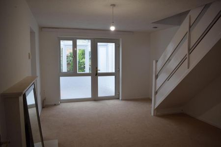 3 bedroom terraced house to rent - Photo 3