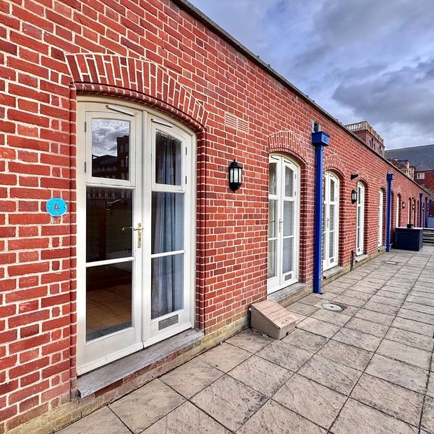 The Royal Seabathing, Canterbury Road, Margate, CT9 5NU, Kent - Photo 1