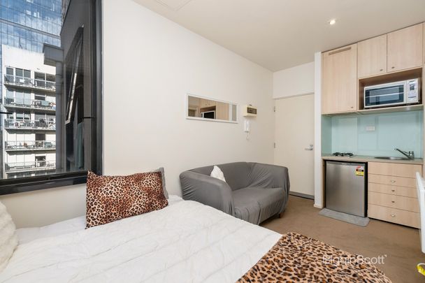 FULLY FURNISHED STUDIO APARTMENT IN THE HEART OF MELBOURNE! - Photo 1