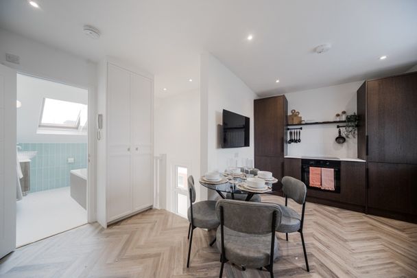 2 Bed Flat, Mitcham Road, SW17 - Photo 1