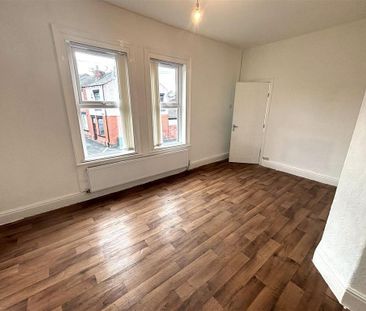 3 bedroom end of terrace house to rent - Photo 2