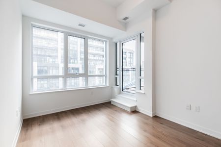 For Lease - 395 Dundas Street West Street Unit# 224, Oakville, Ontario - Photo 3