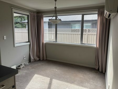 Cosy 3 bedroom available early December - Photo 4