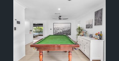 BEAUTIFUL LARGE FAMILY HOME IN GREAT LOCATION - Photo 5