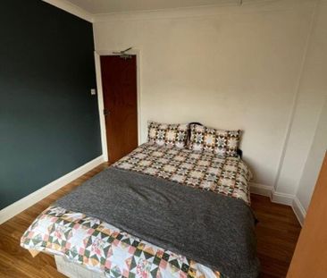 6 bedroom terraced house to rent - Photo 4