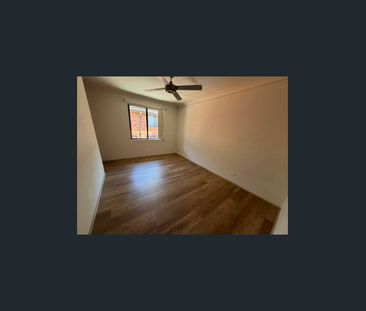 LOW MAINTENANCE 3 BEDROOM TOWNHOUSE - Photo 3