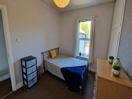 2 bedroom terraced house to rent - Photo 4