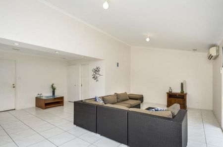 1 Benetti Close, Belmont QLD 4153 - House For Rent | Domain - Photo 5