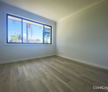 Spacious Family Home in the Heart of Bateau Bay - Photo 5